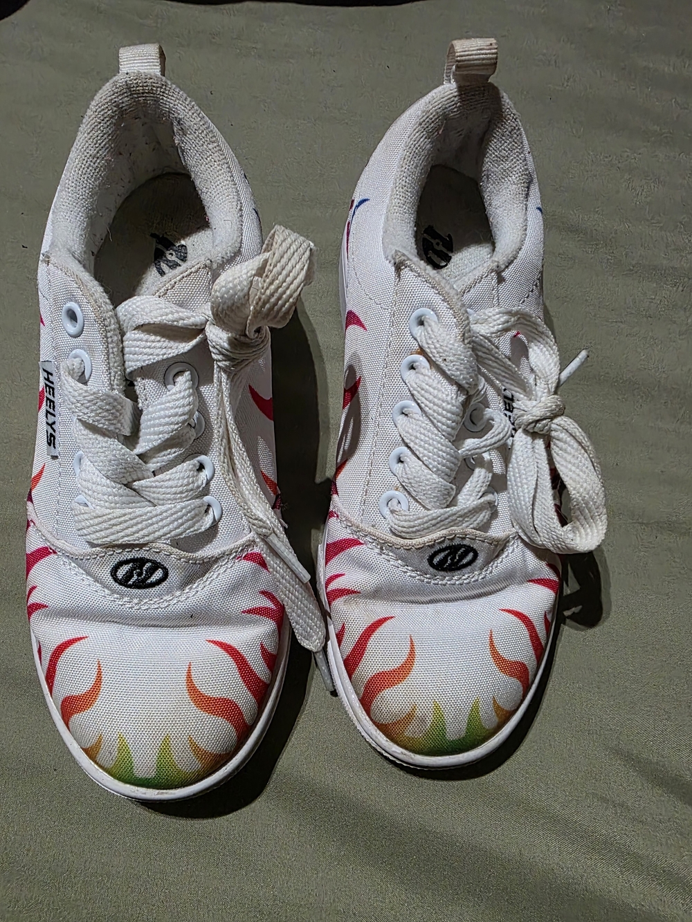 Heelys Kids White Canvas Shoes with Colorful Flame Design